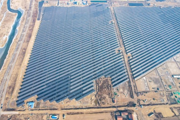 全球足跡 | 鹽堿地上的“經濟秘鑰”！陽光能源首個鹽光互補供貨項目