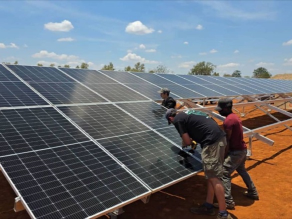 全球足跡 | “煤地→綠地”，陽(yáng)光能源Giga系列光伏組件首入津巴布韋